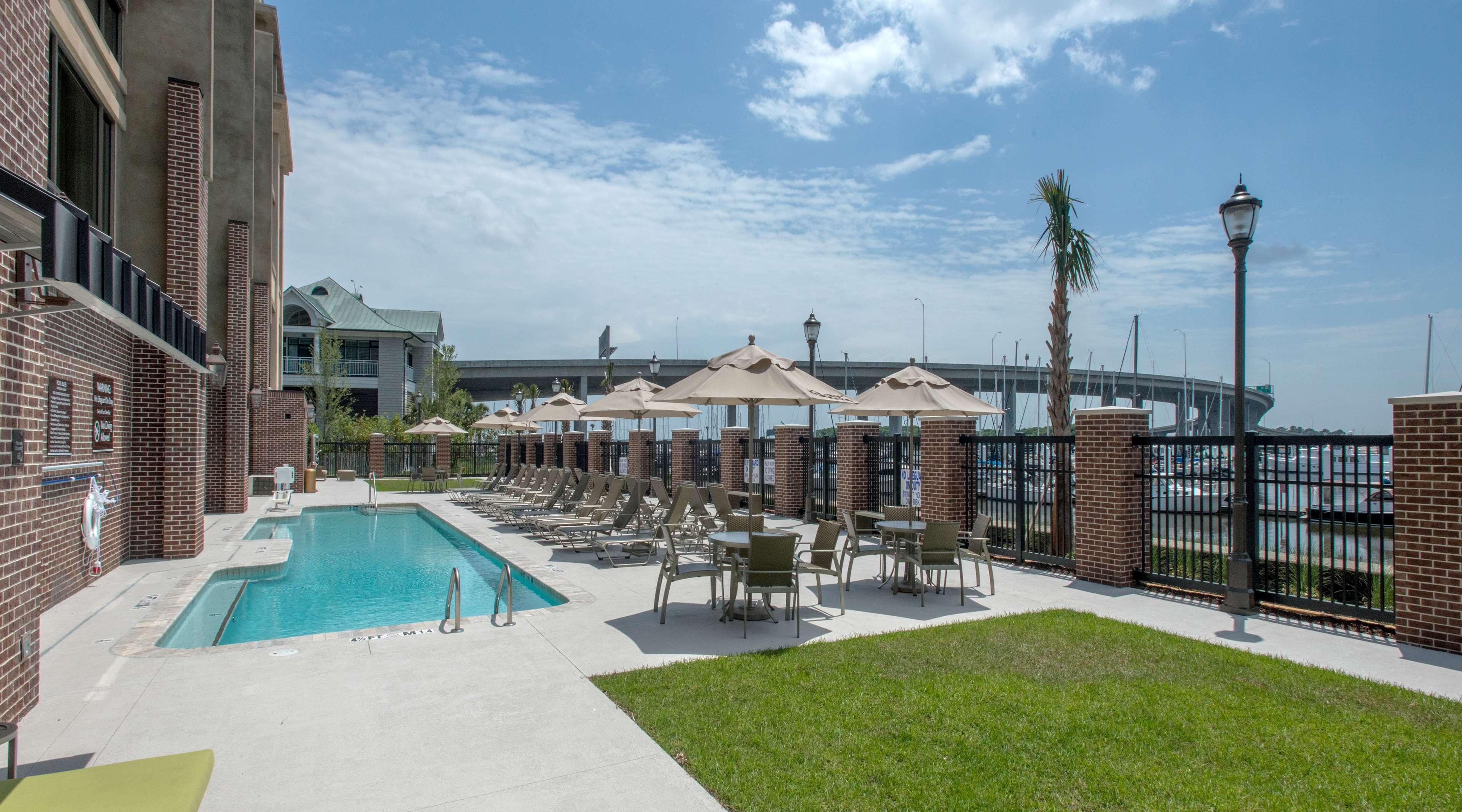 Hilton Garden Inn Charleston Waterfront/Downtown Zewnętrze zdjęcie